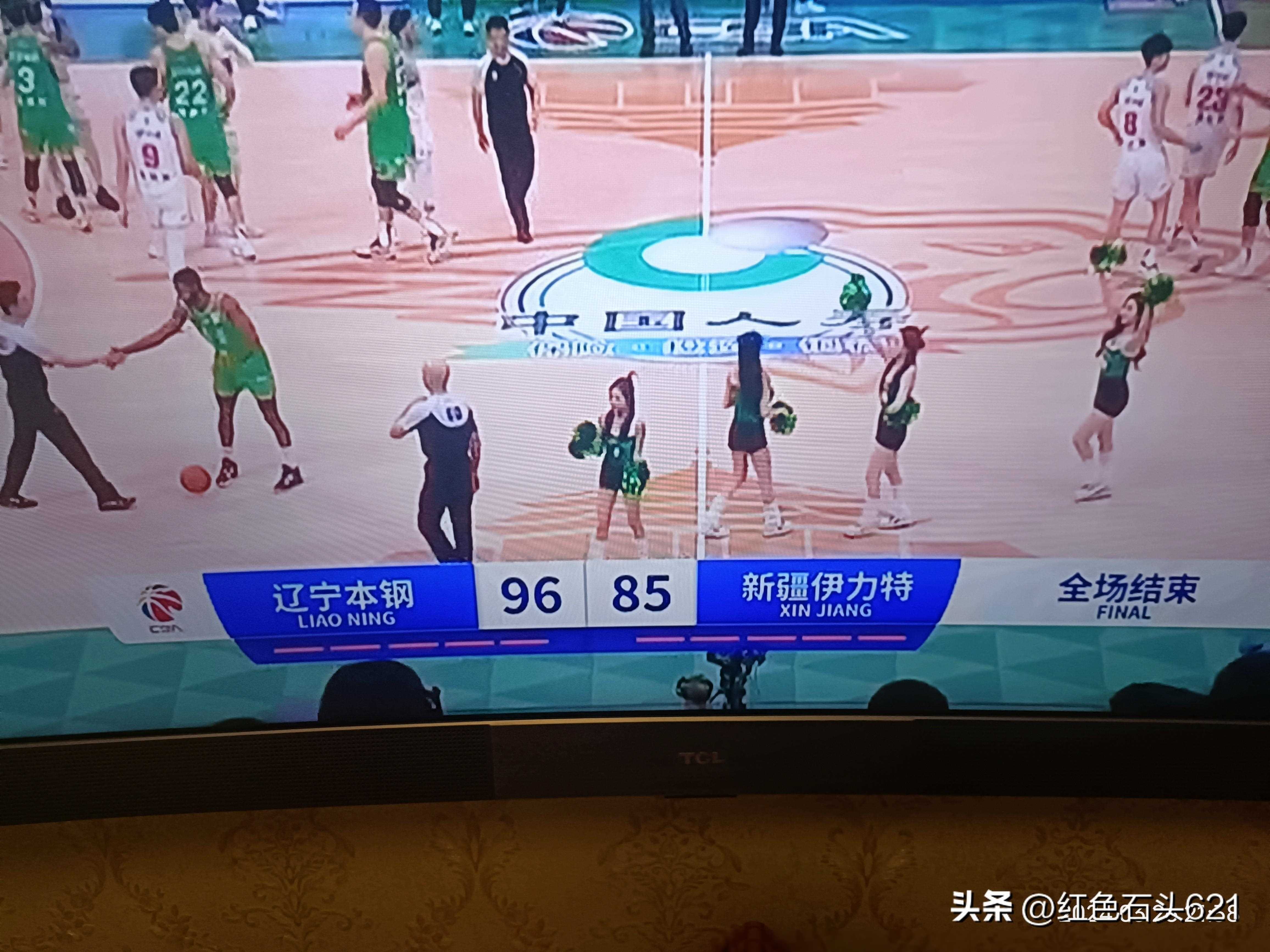 新疆男篮大胜对手，抢夺榜首宝座